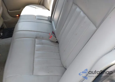 2003 Lincoln Town Car Executive из США, поврежденный, VIN 1LNHM81W23Y681045